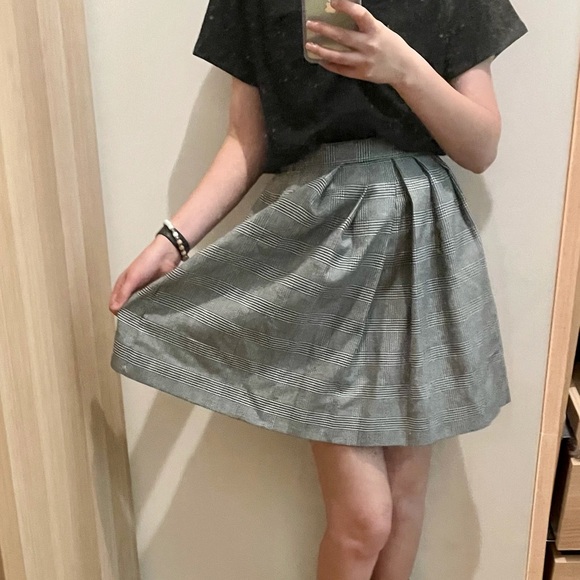 SALE ⬇️VINTAGE BLACK & WHITE Houndstooth CHECKED PLEATED ACADEMIA SKIRT - XS - Picture 8 of 16